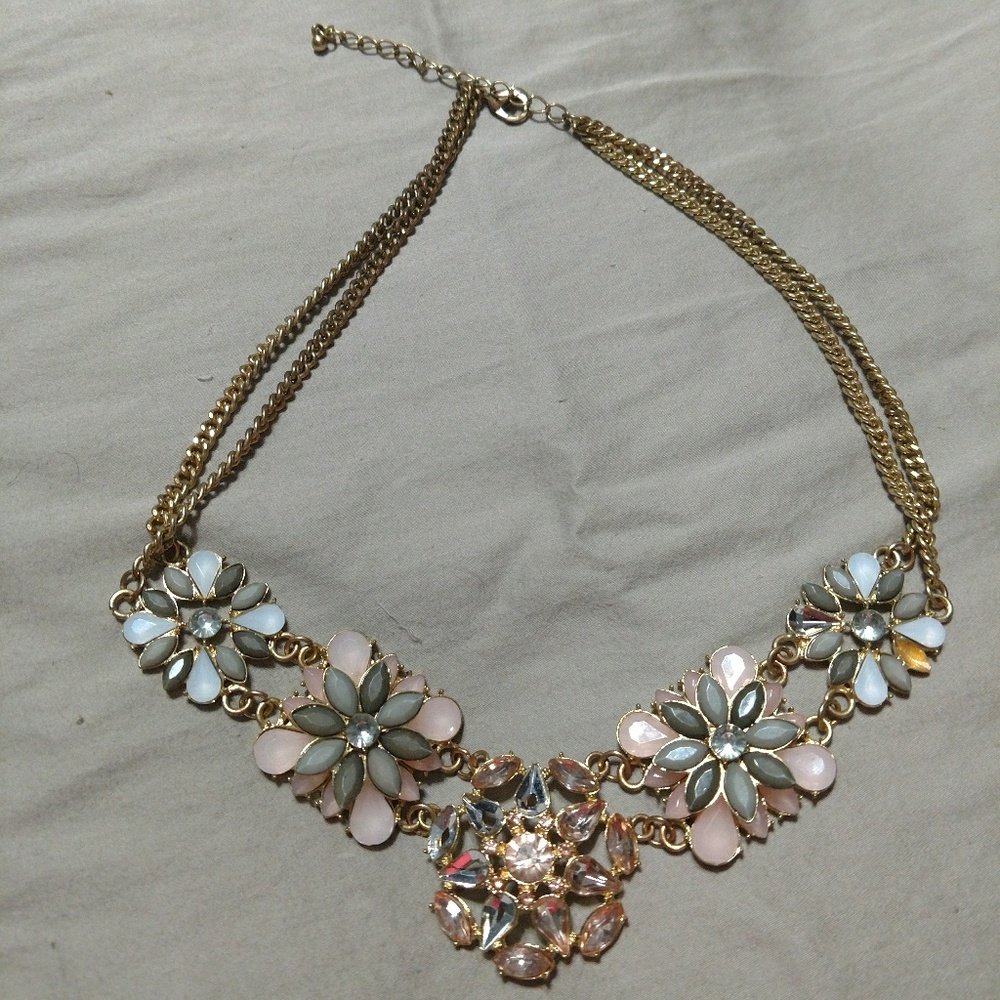 Pretty statement necklace in pink and grey